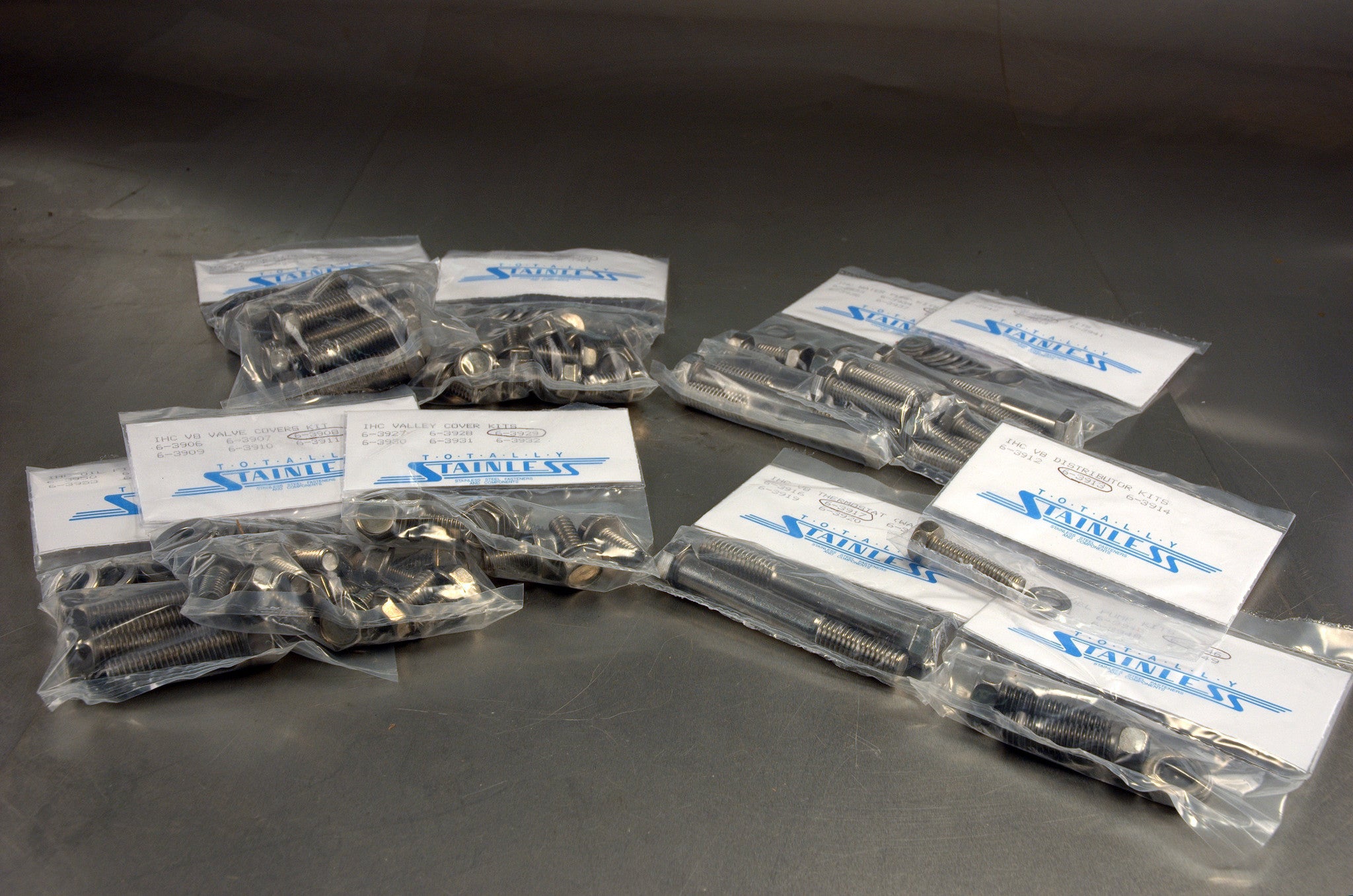 IH V-8 Engine Bolt Kit