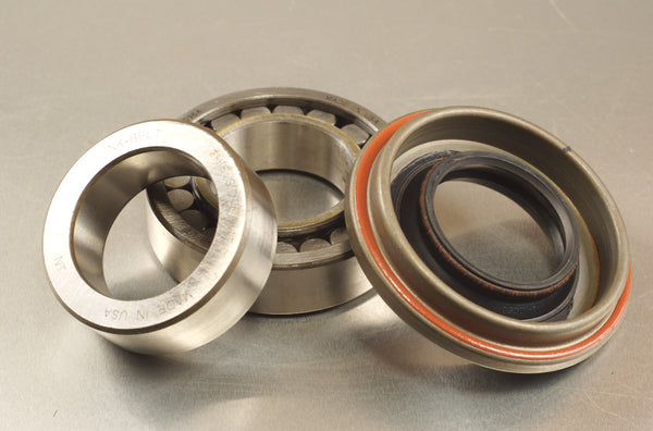 Rear Outer Axle Bearing & Seal - Dana 44